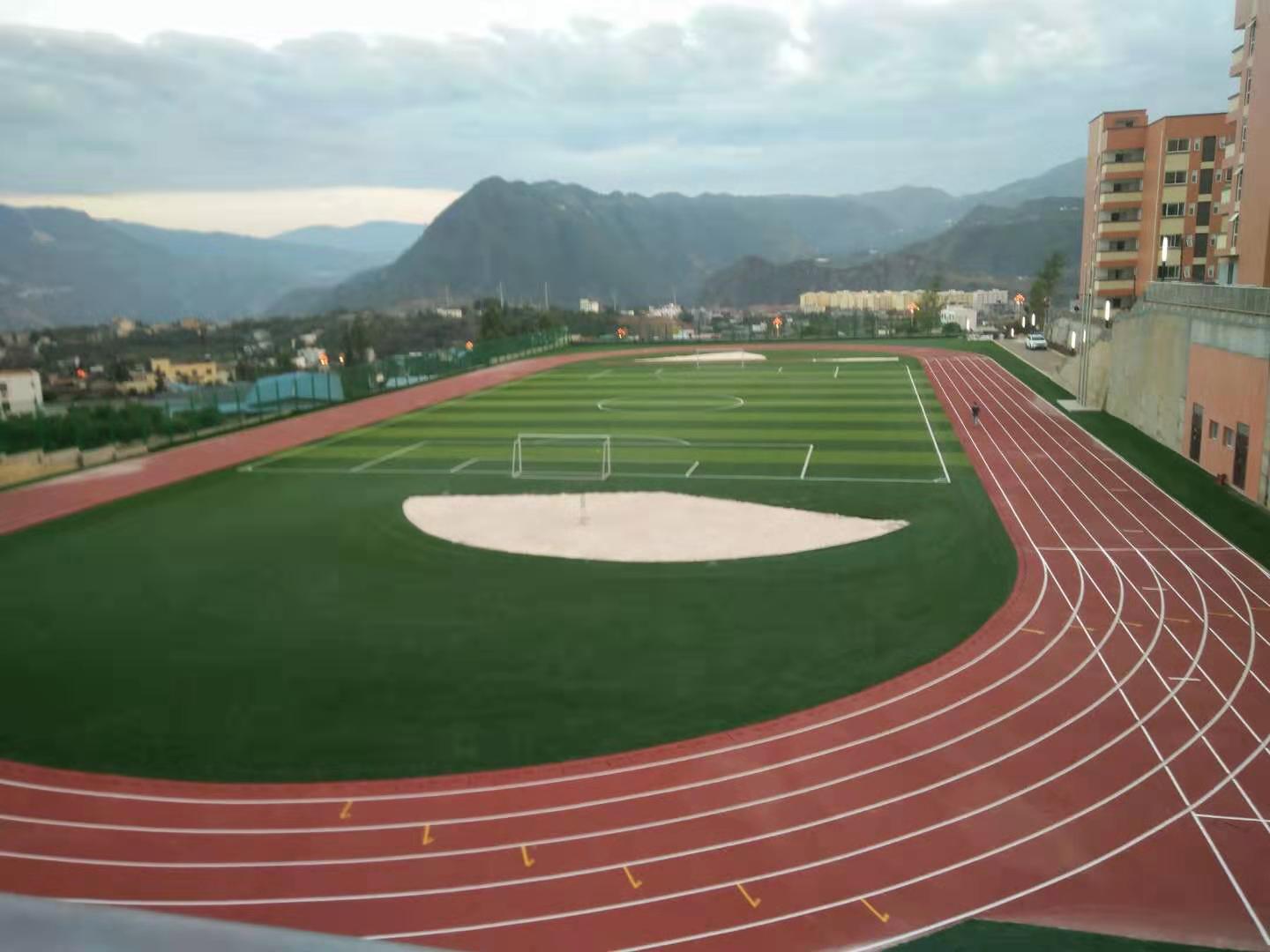 混合型跑道和透氣型跑道具體有哪些不同點?